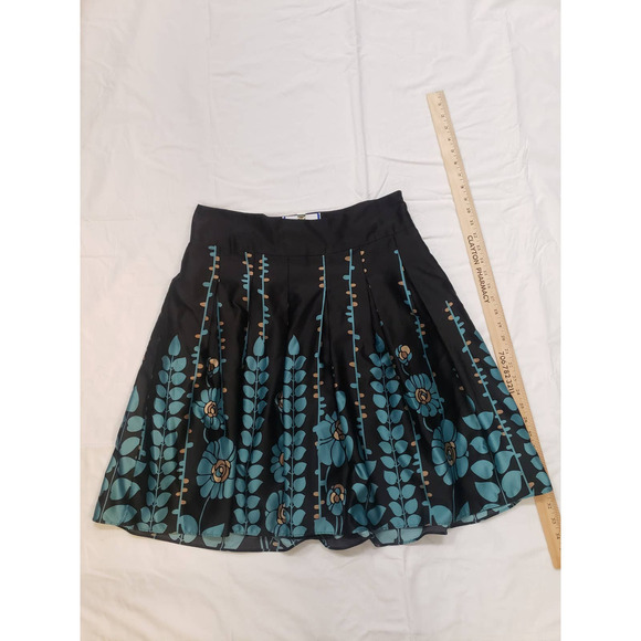 Mossimo size 8 skirt. Black with teal flowers. approx 32" - Picture 1 of 2